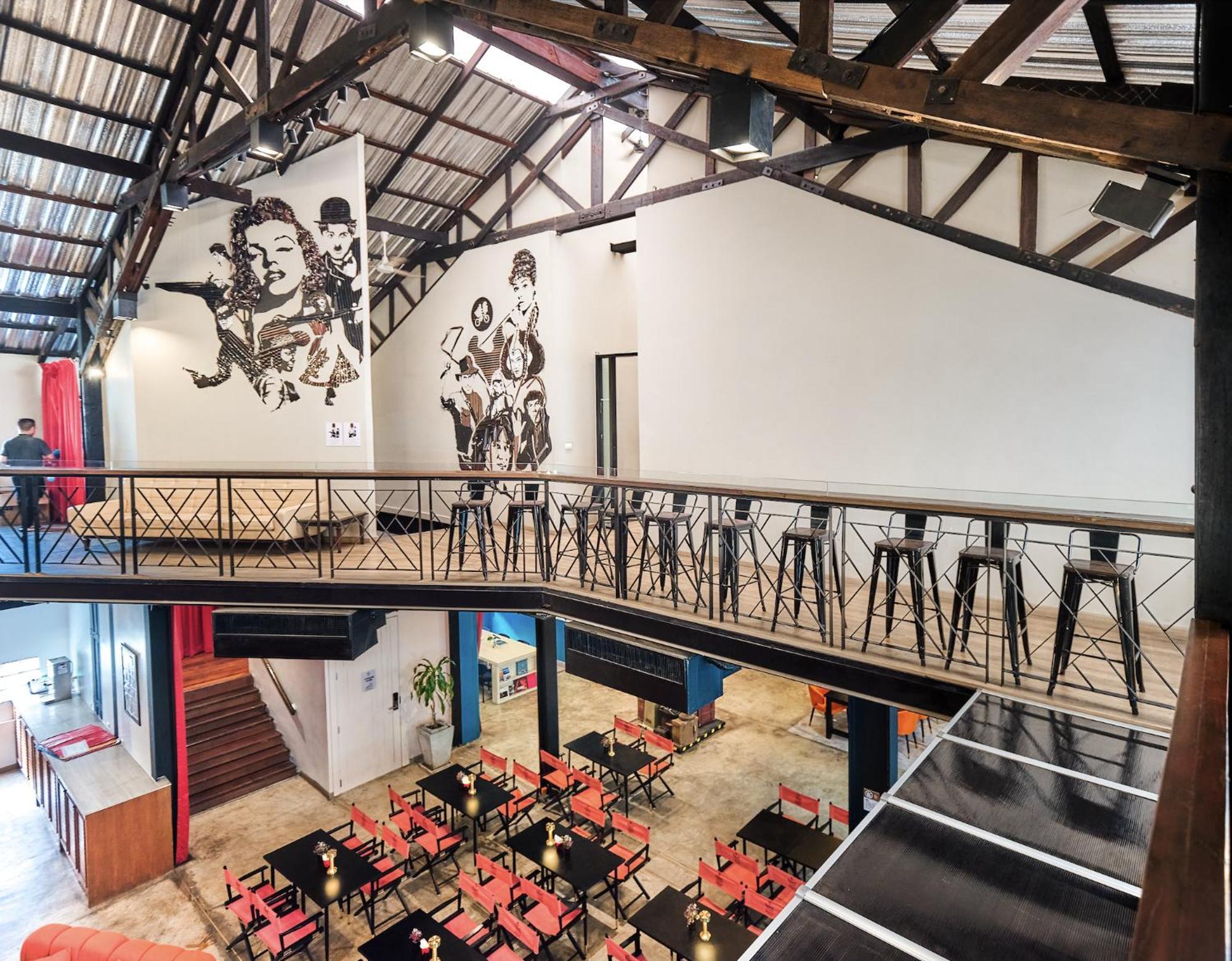 Prince Theatre Heritage Stay Hostel - Silom Bangkok Exterior photo